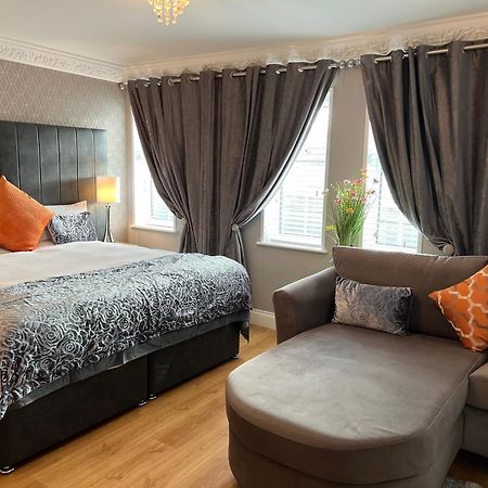 Tf Royal Hotel & Theatre Каслбар Екстер'єр фото