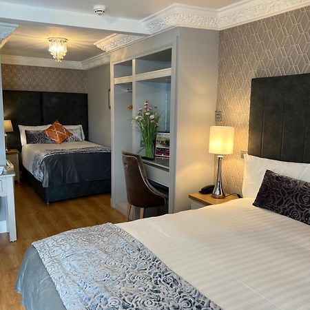 Tf Royal Hotel & Theatre Каслбар Екстер'єр фото
