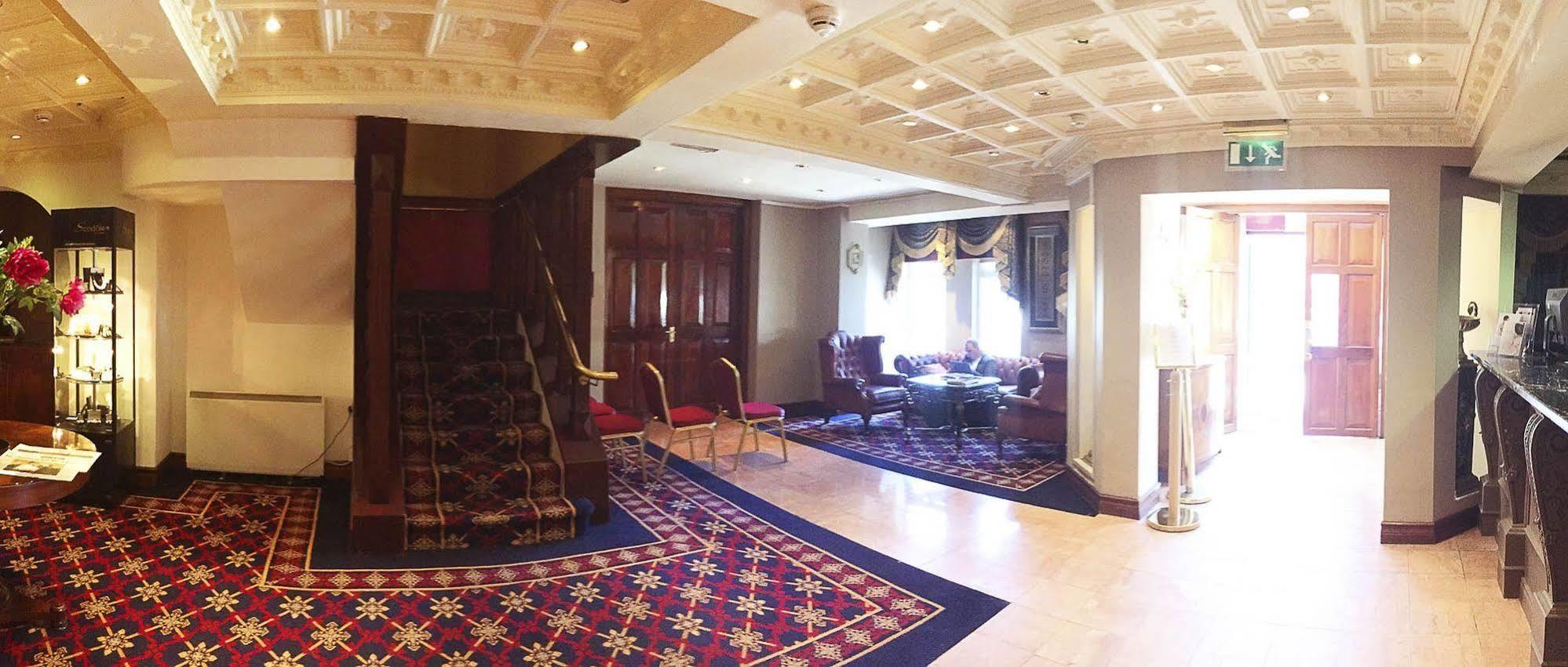 Tf Royal Hotel & Theatre Каслбар Екстер'єр фото