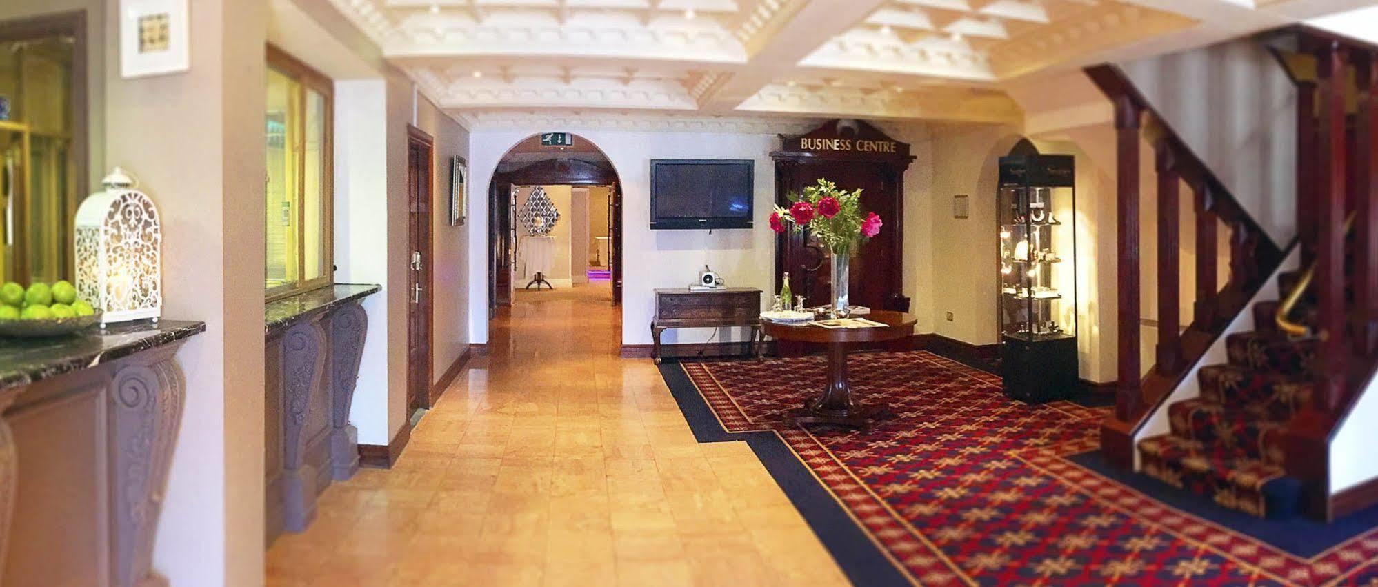 Tf Royal Hotel & Theatre Каслбар Екстер'єр фото