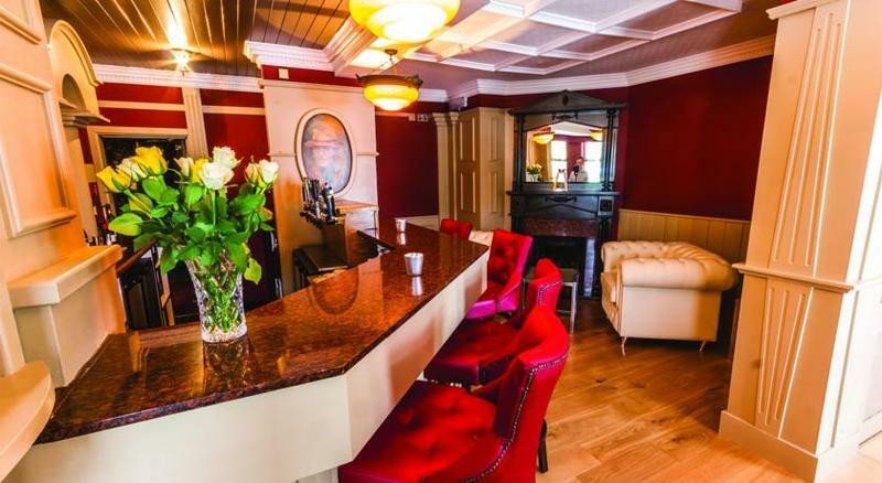 Tf Royal Hotel & Theatre Каслбар Екстер'єр фото